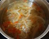 Foto del paso 2 de la receta: Sopa de cebolla con flores y soja texturizada