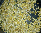 A picture of step 1 of Sugar popcorn.