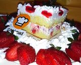 A picture of step 11 of Strawberries cake.