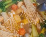 Foto langkah ke 2 dari resep Tom yum bakso seafood.