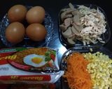 Foto langkah ke 1 dari resep Omelet Mie komplit.