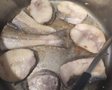 Foto del paso 3 de la receta: Zarzuela de merluza, escamarlanes y calamar