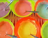 Foto langkah ke 4 dari resep Rainbow cake roll mini.