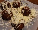 A picture of step 7 of Chesse balls.