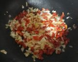 Foto del paso 1 de la receta: Tortilla de papa y zapallito en olla essen