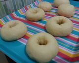 Foto langkah ke 5 dari resep "Si Menul" Donat Tiga Rasa.