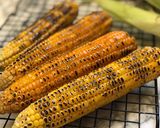 صورة لخطوة 3 من وصفة ذرة مشوية بنكهة الزبدة 👌😋