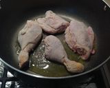 Foto del passaggio 1 della ricetta Cosce e sovracosce di pollo alla birra, e patate