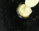 A picture of step 4 of Garman apple 🍏 tawacake.