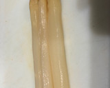 Foto del paso 3 de la receta: Rollitos de jamón dulce con base de espárragos salteados