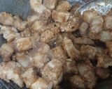 รูปขั้นตอนการทำที่ 2 ของ หมูผัดกะปิ