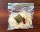 A picture of step 3 of Sweet & Sour Lotus Root.