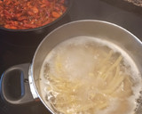 Foto del paso 3 de la receta: Pasta con pimiento rojo, cebolla, zanahorias y apio