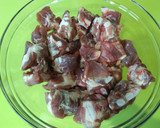 Foto del paso 1 de la receta: Patatas guisadas con costillas y setas en la Magefesa