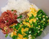 Hình bước làm 1 của món Chả giò bắp