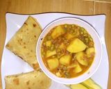 A picture of step 5 of Potato and pea curry.