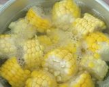 Foto langkah ke 2 dari resep Udang Jagung Manis Saus Padang.