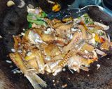 Foto langkah ke 4 dari resep Tumis ikan gabus asin cabe ijo.