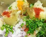 A picture of step 1 of Mirchi Bhajiya Chaat.