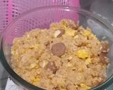 Foto langkah ke 6 dari resep Nasi goreng sosis telur.