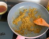 Hình bước làm 2 của món Mực xào cà ri sả ớt