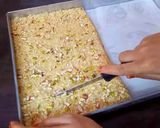 सूजी तिल की बर्फी (Sooji til Ki Burfi recipe in Hindi) रेसिपी चरण 9 फोटो