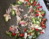 Foto langkah ke 2 dari resep Teri Medan tumis bawang.