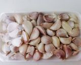 รูปขั้นตอนการทำที่ 1 ของ ข้าวในหอหมูผัดกระเทียมทุบ