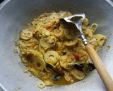 Foto langkah ke 4 dari resep Gulai Rebung Muda + Kerupuk Kulit.
