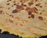 A picture of step 8 of Aloo paratha.
