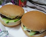 A picture of step 3 of Beef cheese Burger🍔🧀.