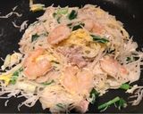 A picture of step 5 of Pork & Shrimps with Egg Rice Noodles.