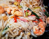 Foto del paso 14 de la receta: Gambas chow mein en salsa de ostras con noodles de arroz