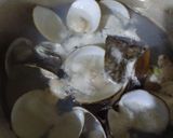 Foto langkah ke 2 dari resep Kerang Saus Padang.