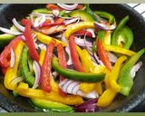 Csirkés quesadilla avokádókrémmel recept fázis 2 fotója