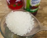 A picture of step 1 of Jam e shirin lemonade.