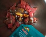 Foto langkah ke 2 dari resep Sate Goreng Daging Sapi Marinasi Nanas.
