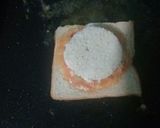 Foto langkah ke 6 dari resep Eggs in a hole...🍞🍳.