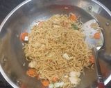 Foto langkah ke 4 dari resep Mie Goreng Saos Tiram.