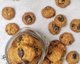Foto langkah ke 6 dari resep Cryspi Chocolate Chip Cookies.