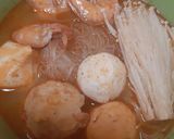 Foto langkah ke 3 dari resep Tom yum bakso seafood.