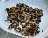 Une image de l'étape 8 de Oignons croustillants marinés épicés grillés.