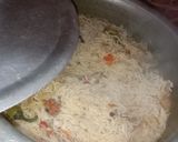 A picture of step 5 of Chicken yakhni pulao.