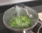 Foto del paso 1 de la receta: Espárragos al vapor alegrados con salsa pesto