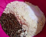 Foto del paso 1 de la receta: MASA De Harina de Maíz Integral con Semillas de Linaza...!