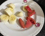 A picture of step 2 of Red velvet cookie banana shake.
