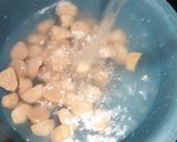 Foto langkah ke 2 dari resep Sayur Sop Bakso Sederhana.