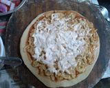 পিজা উইথ ক্রীমি ম্যাগি টপিং (pizza with creamy Maggi toping recipe in Bengali)) রেসিপি ধাপ - 4 ছবি