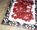 A picture of step 4 of Strawberries cake.