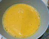 Foto langkah ke 1 dari resep Omelet Keju Enoki.